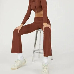 Aritzia Sunday Best Flare  Fleece Pant